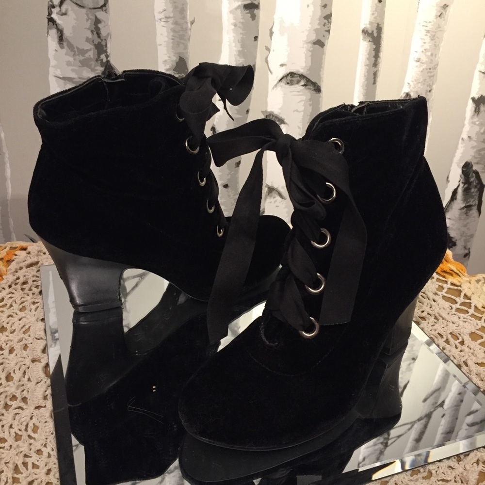 Black Velvet Ankle Boots Ribbon Lace Size 8M